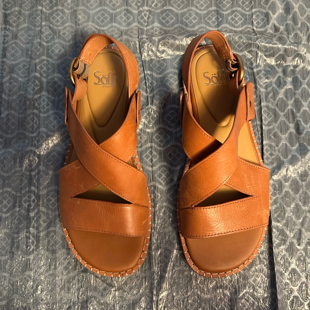 Söfft ,10,Tan Leather Sandals,Nadia style,almost new,flat rubber sole